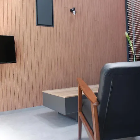 Bij Ons 'niek Apartment *